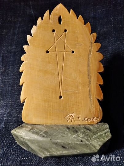 Поделка из бивня мамонта 