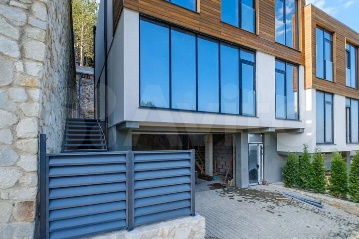 Дом 225,7 м² на участке 1,5 сот.