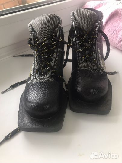 Лыжные ботинки