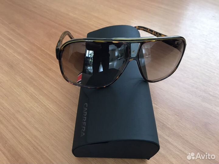 Солнцезащитные очки Carrera