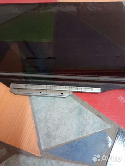 Стекло задней правой двери toyota corolla fielder