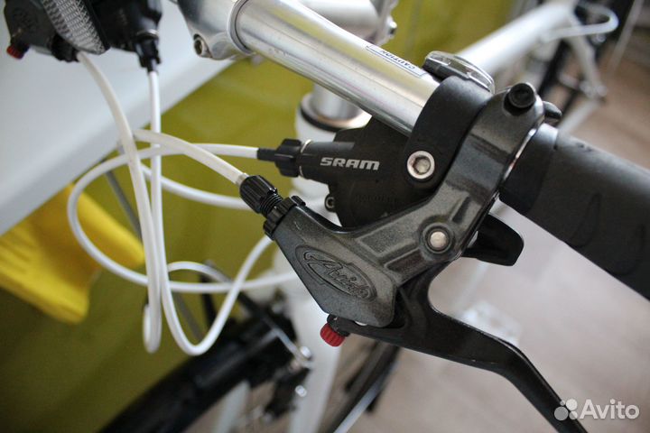 Велосипед гибрид Giant Escape R3