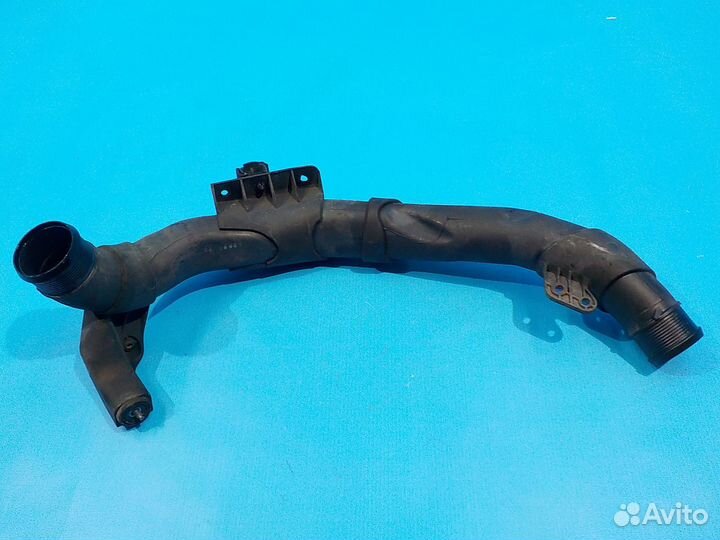 Патрубок интеркулера skoda Yeti 2009-2018