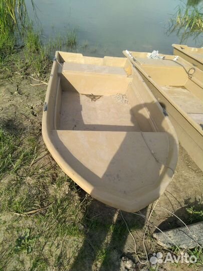 Лодка пластиковая