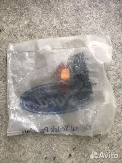 Повторитель поворота левый Ford Tranzit 2006