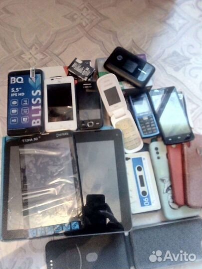 Телефоны и планшеты на запчасти и зарядники