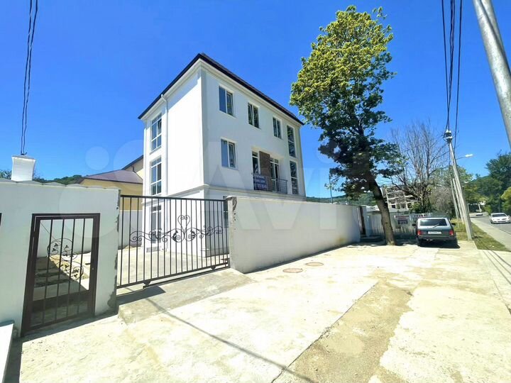 Дом 200 м² на участке 4 сот.