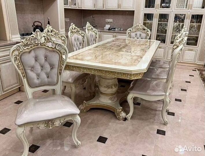 Стол кухонный и стулья