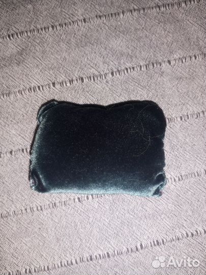 Бархатная подушка для запястья