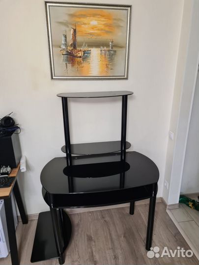 Стеклянная тумба под аппаратуру