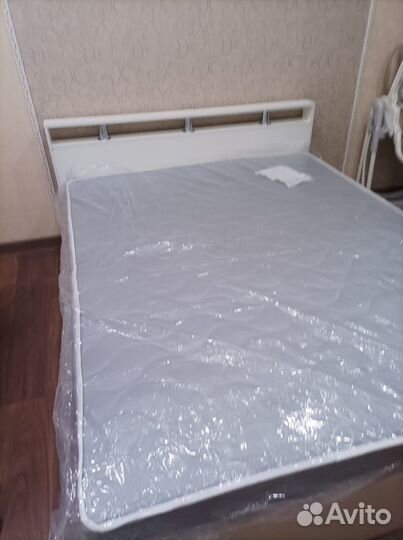 Кровать
