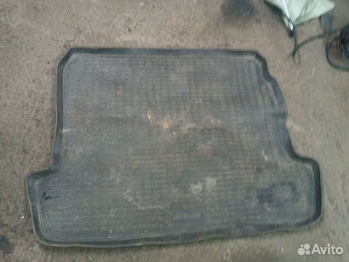 Резиновый коврик в багажник renault megane 2