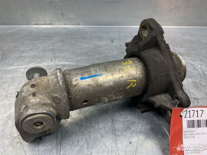 Кронштейн усилителя переднего бампера правый Audi