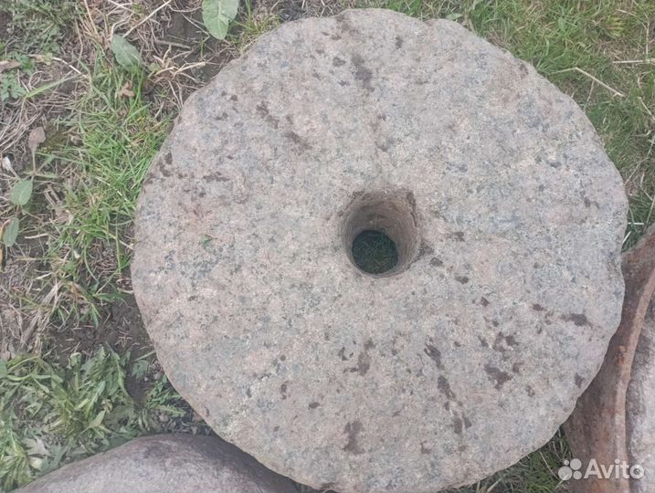 Каменные жернова