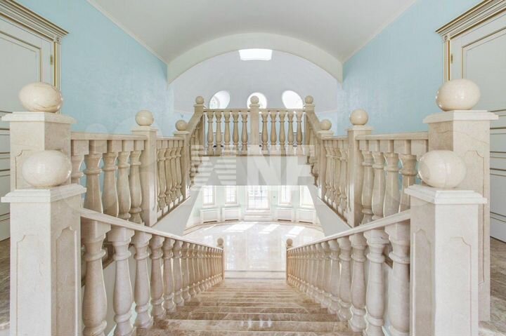 Дом 1100 м² на участке 49 сот.