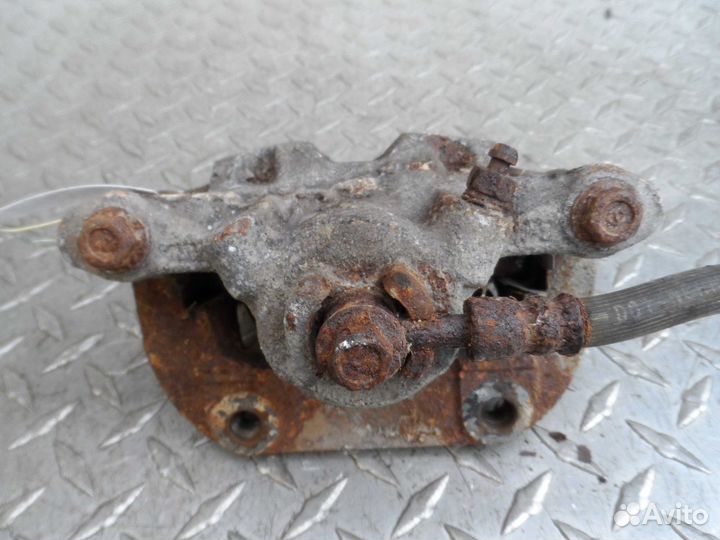 Суппорт задний правый Honda Ridgeline 1