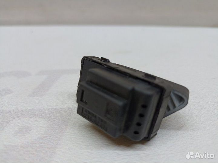 Кнопка центрального замка Volkswagen Jetta A6 cfna