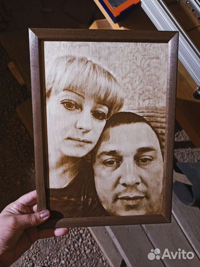 Выжженный портрет на дереве