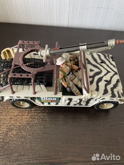 Машинка Dino quest с двумя солдатами