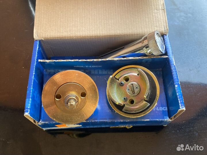 Замок mul-t-lock hercular Дед-Болт М золото