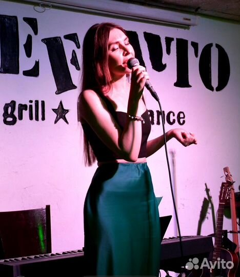 Вокалист, бэк-вокалист