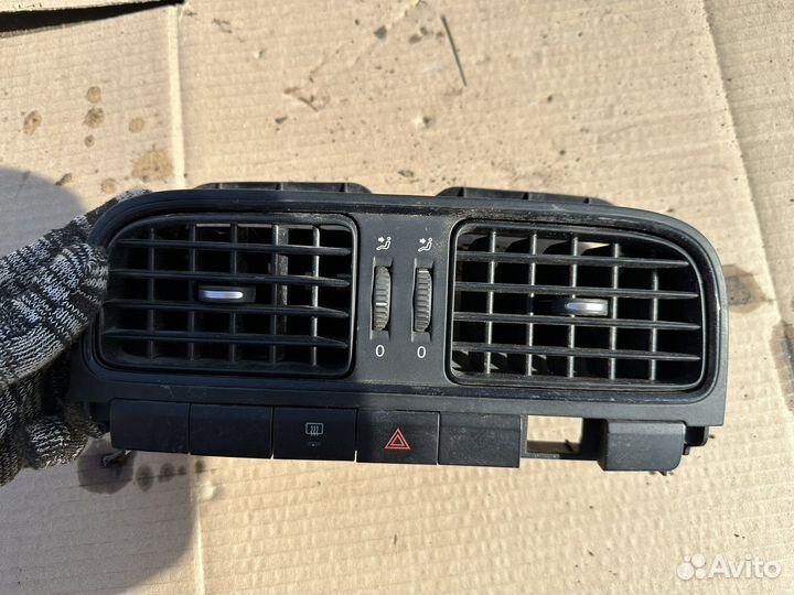 Центральный дефлектор печки Volkswagen Polo 5