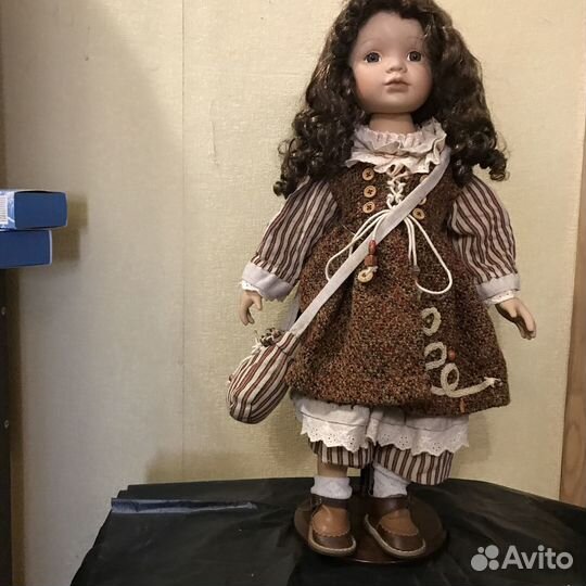 Кукла фарфоровая коллекционная