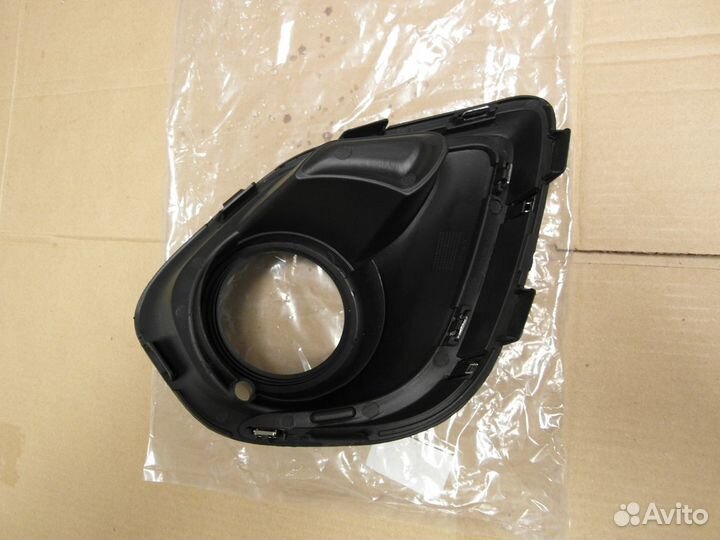 Рамка противотуманки правая Mitsubishi ASX 2013-18