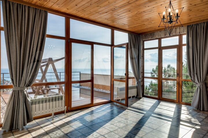 Дом 242 м² на участке 1,3 сот.