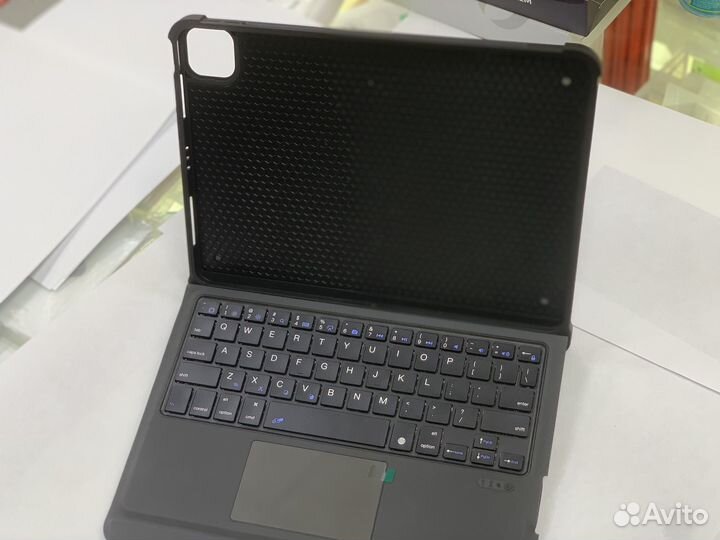 Чехол с клавиатурой iPad