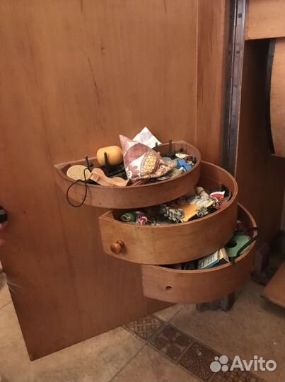 Швейная машинка с тумбой ножная Подольск