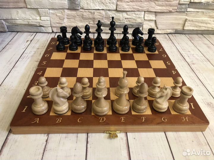 Шахматы (шпон) с резными фигурами (бук), 40*40