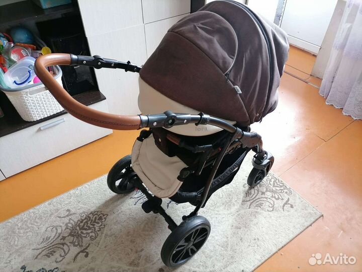 Прогулочная коляска Lora