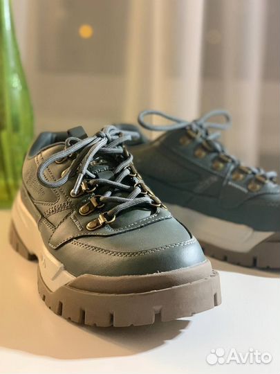 Ботинки (кроссовки кожаные) новые, р.39