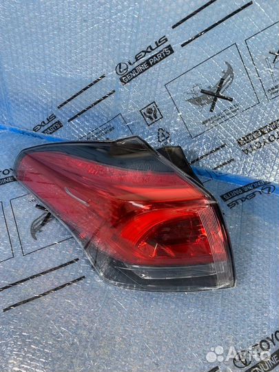 Фонарь задний левый Toyota Rav4 XA40 2015