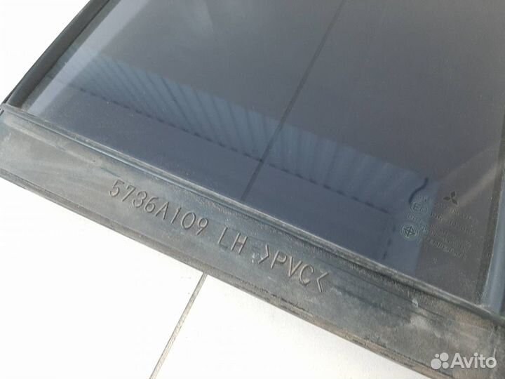 Стекло двери задней левой форточка Mitsubishi Paje