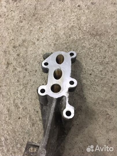 Крепление масляного фильтра Peugeot 307 (2924)