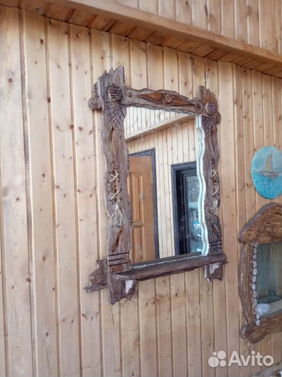 Зеркало настенное в деревянной раме