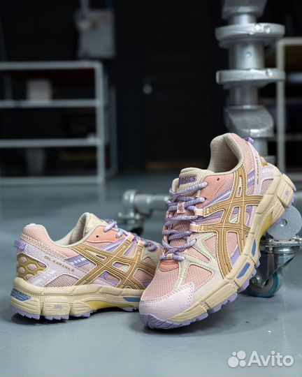 Кроссовки женские asics