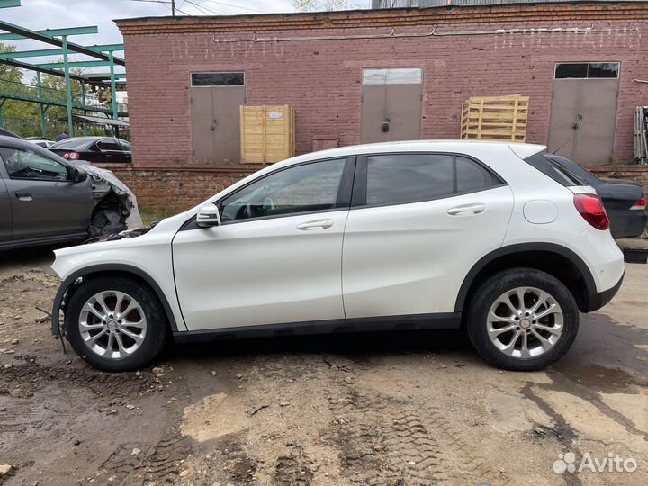 Автомобиль в разборе Mercedes-Benz GLA200 (1 покол