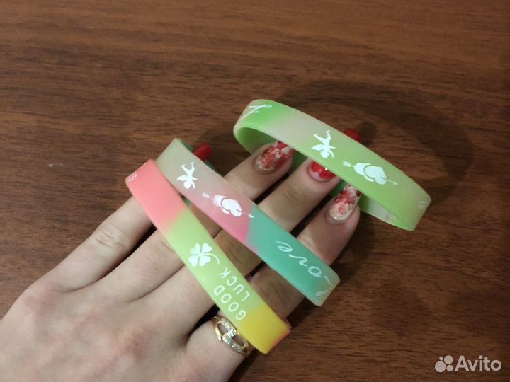 Набор резиновых браслетов на руку