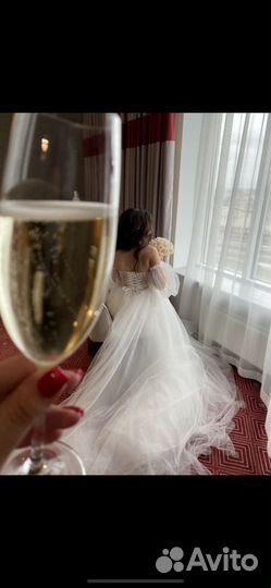 Свадебное платье со шлейфом