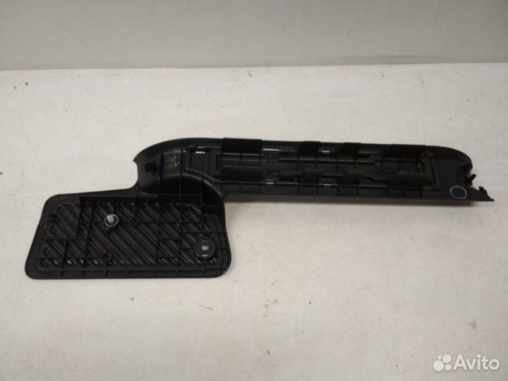 Накладка порога внутренняя задняя правая Toyota