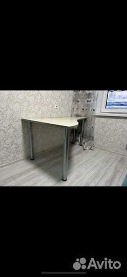 Письменный стол