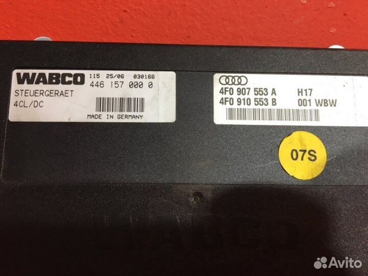 Блок управления пневмо подвеской Audi A6 C6 BDW