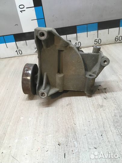 Б/У Кронштейн генератора#002