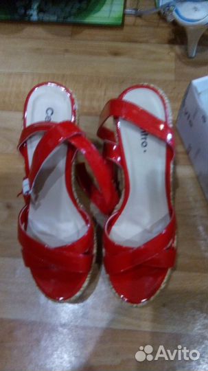 Босоножки на танкетке