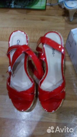 Босоножки на танкетке