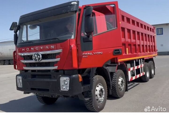 Водитель самосвала