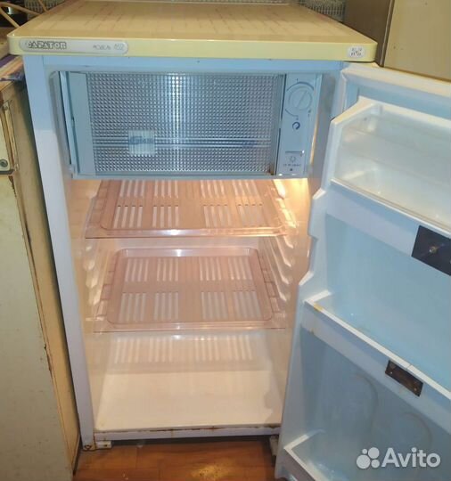 Холодильник маленький Саратов 452